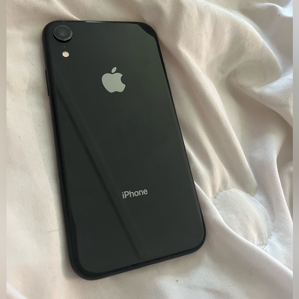 LOCKED iphone XR for parts